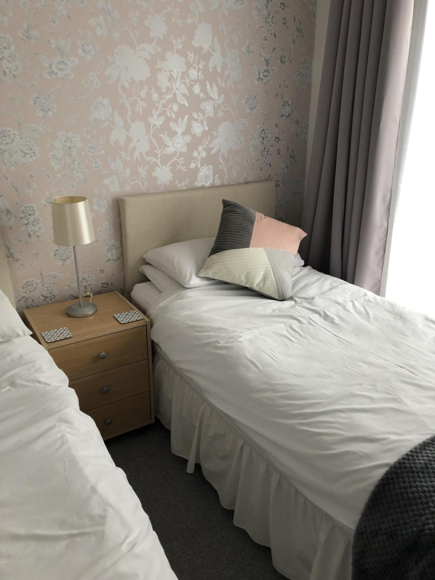 Basingstoke En Suite Room In Garden Annex Extérieur photo