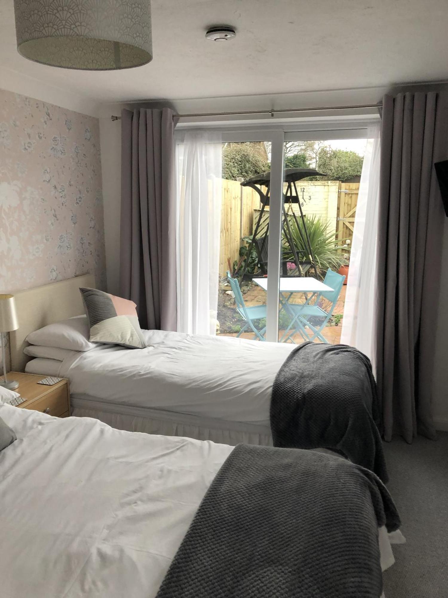 Basingstoke En Suite Room In Garden Annex Extérieur photo